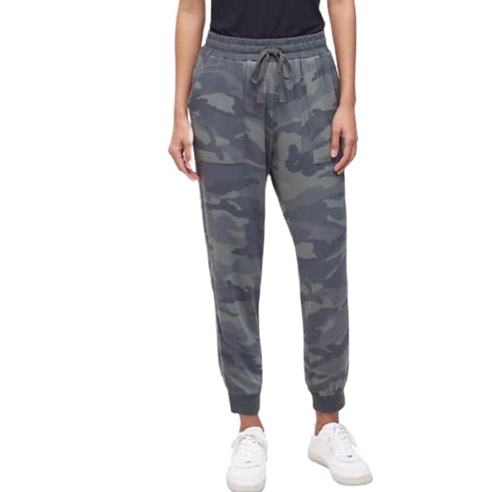 Splendid Camo Jogger Pants Size Large Relaxed Fit High Waist Green - Picture 1 of 9